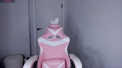 Snapshot of ichigo_o chatting on 02-05-26, 10:25 Hitomi online show from 02-05-26, 10:25