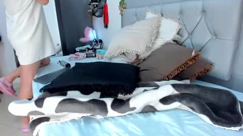 idaly    online show from 12-28-24, 01:08