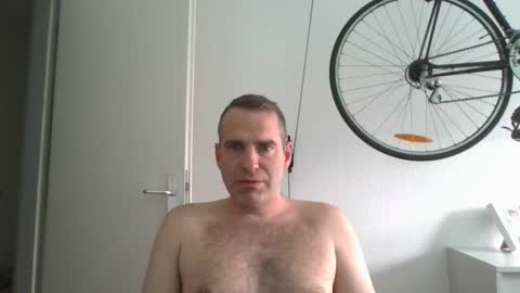 idontknowwhy1 online show from 11-04-25, 09:52