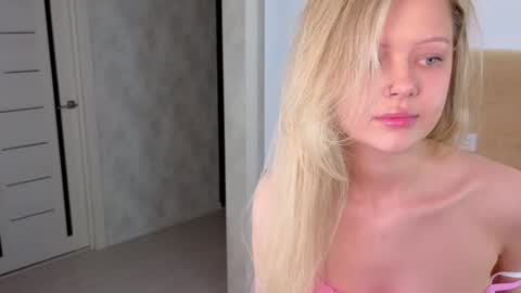 Snapshot of ifiwasyourgf chatting on 12-15-24, 10:50 Lisa online show from 12-15-24, 10:50