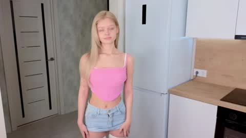 Snapshot of ifiwasyourgf chatting on 01-10-25, 03:07 Lisa online show from 01-10-25, 03:07