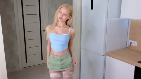 Snapshot of ifiwasyourgf chatting on 01-15-25, 09:24 Lisa online show from 01-15-25, 09:24