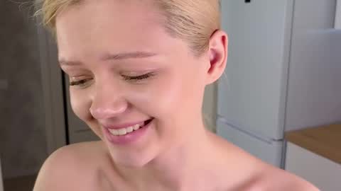 Snapshot of ifiwasyourgf chatting on 03-04-25, 09:29 Lisa online show from 03-04-25, 09:29