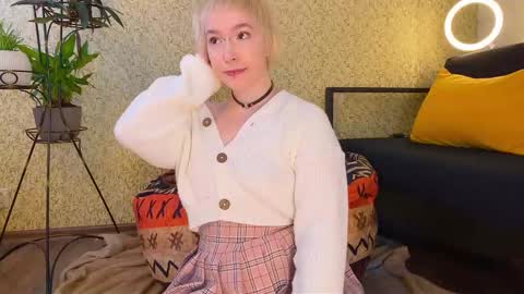 Emmy  help me reach 100 thumbs up online show from 02-09-25, 09:37