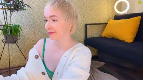 Emmy  help me reach 100 thumbs up online show from 02-17-25, 10:07