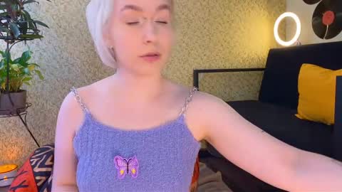 Emmy  help me reach 100 thumbs up online show from 03-07-25, 10:02