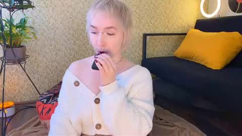 Emmy  help me reach 100 thumbs up online show from 03-10-25, 07:53