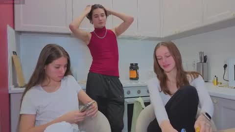 Julia and Mira online show from 11-24-25, 10:59