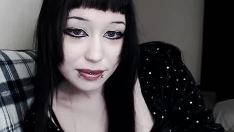 iiiiiiis online show from 10-18-25, 11:16