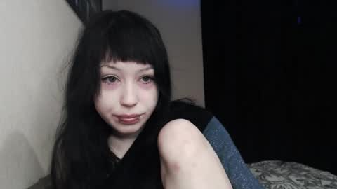 iiiiiiis online show from 12-19-25, 03:24