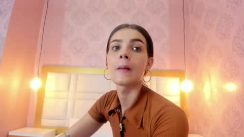 Snapshot of iisabella_hot02 chatting on 10-07-25, 12:35 iisabella_hot02 online show from 10-07-25, 12:35