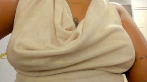 Snapshot of iisabella_hot02 chatting on 11-14-25, 09:02 iisabella_hot02 online show from 11-14-25, 09:02