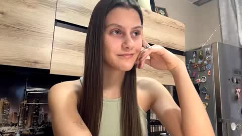 Snapshot of ilianaportwood chatting on 02-16-26, 11:17 Sophie online show from 02-16-26, 11:17