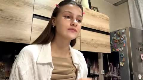 Snapshot of ilianaportwood chatting on 02-18-26, 01:18 Sophie online show from 02-18-26, 01:18