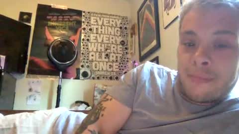Snapshot of ilikebigtitties1999 chatting on 07-11-26, 01:36 Mr. M online show from 07-11-26, 01:36