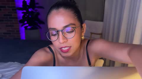 Snapshot of illaroom chatting on 02-02-25, 02:06 Kloe online show from 02-02-25, 02:06