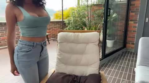 Snapshot of illaroom chatting on 02-13-25, 09:06 Kloe online show from 02-13-25, 09:06