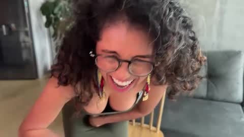 Snapshot of illaroom chatting on 02-22-25, 09:48 Kloe online show from 02-22-25, 09:48