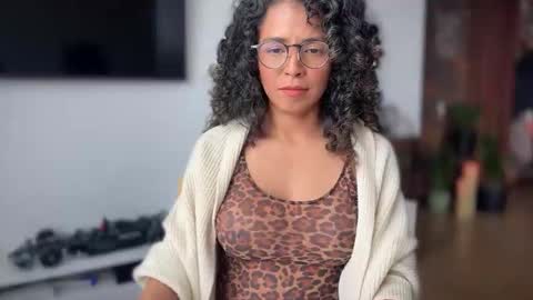 Snapshot of illaroom chatting on 10-10-25, 08:41 Kloe online show from 10-10-25, 08:41