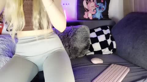 nicollee online show from 01-26-25, 03:47