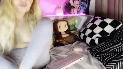 nicollee online show from 03-11-25, 03:23