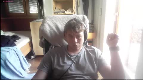 iloveyoutoo2000 online show from 10-02-25, 04:14