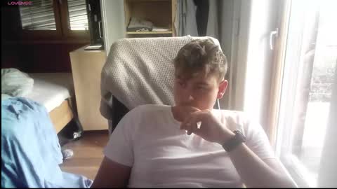 iloveyoutoo2000 online show from 10-04-25, 11:41