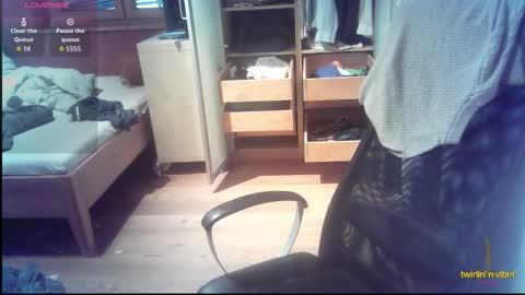 iloveyoutoo2000 online show from 10-20-25, 03:34