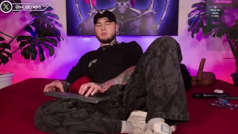 Snapshot of im_bryan chatting on 10-24-25, 01:35 Bryan online show from 10-24-25, 01:35