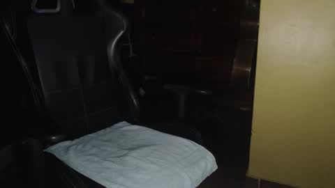 Snapshot of im_dave21 chatting on 10-15-25, 10:37 im_dave21 online show from 10-15-25, 10:37