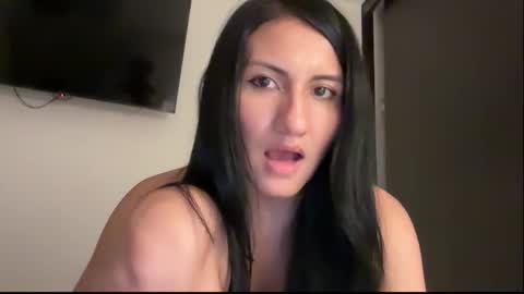 Snapshot of im_dayana chatting on 09-28-25, 04:29 instagram  online show from 09-28-25, 04:29