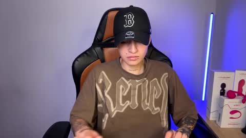 Laia online show from 01-30-25, 03:33