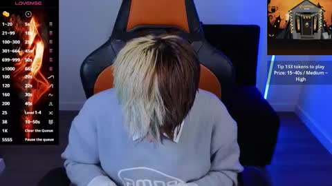 Laia online show from 10-24-25, 01:03