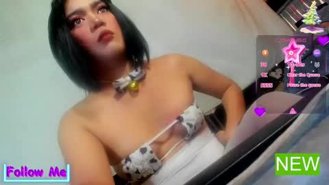 Snapshot of im_ur_hot_ella chatting on 12-31-24, 03:23 ella may online show from 12-31-24, 03:23