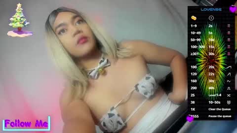 Snapshot of im_ur_hot_ella chatting on 01-01-25, 05:11 ella may online show from 01-01-25, 05:11