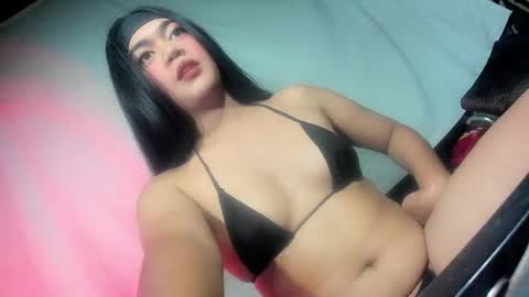 Snapshot of im_ur_hot_ella chatting on 02-13-25, 11:39 ella may online show from 02-13-25, 11:39