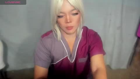 Snapshot of im_ur_hot_ella chatting on 10-09-25, 12:03 ella may online show from 10-09-25, 12:03