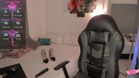 Snapshot of imacwenn_ chatting on 01-30-25, 10:30 Sofia online show from 01-30-25, 10:30