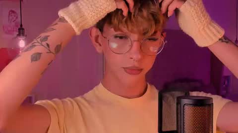 Snapshot of imdamiano chatting on 09-15-25, 07:25 Damiano online show from 09-15-25, 07:25