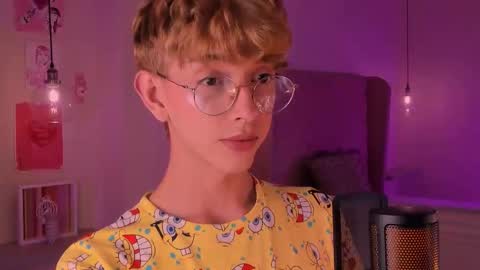 Snapshot of imdamiano chatting on 10-04-25, 10:30 Damiano online show from 10-04-25, 10:30