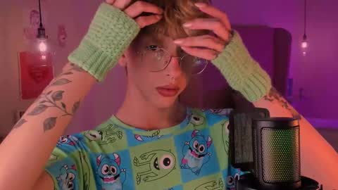 Snapshot of imdamiano chatting on 10-06-25, 11:57 Damiano online show from 10-06-25, 11:57