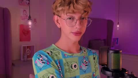 Snapshot of imdamiano chatting on 10-12-25, 09:47 Damiano online show from 10-12-25, 09:47