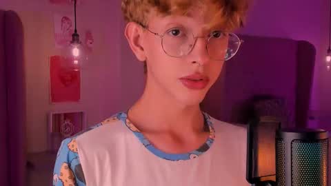 Snapshot of imdamiano chatting on 10-17-25, 09:28 Damiano online show from 10-17-25, 09:28