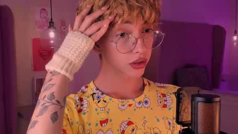 Snapshot of imdamiano chatting on 10-18-25, 08:42 Damiano online show from 10-18-25, 08:42