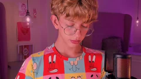 Snapshot of imdamiano chatting on 10-19-25, 09:15 Damiano online show from 10-19-25, 09:15