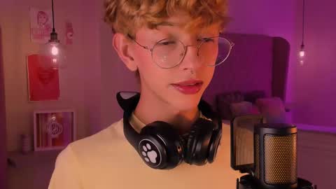 Snapshot of imdamiano chatting on 10-27-25, 09:52 Damiano online show from 10-27-25, 09:52