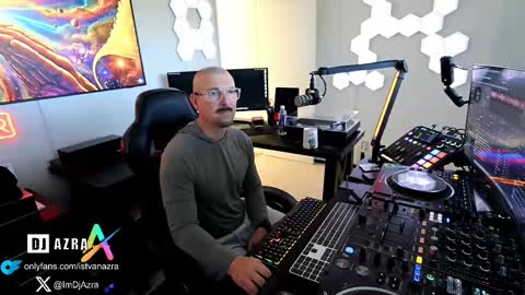 Snapshot of imdjazra chatting on 02-17-25, 04:48 DJ Azra online show from 02-17-25, 04:48