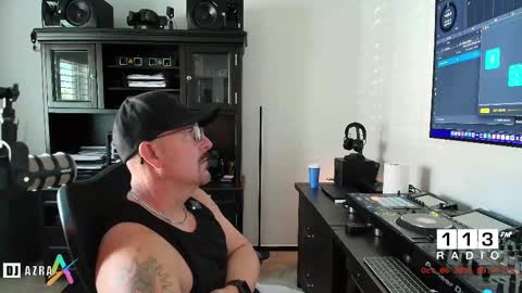 Snapshot of imdjazra chatting on 10-06-25, 04:37 DJ Azra online show from 10-06-25, 04:37