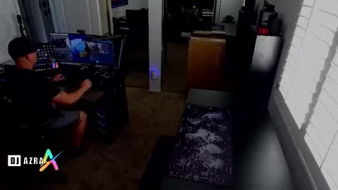 Snapshot of imdjazra chatting on 10-26-25, 09:53 DJ Azra online show from 10-26-25, 09:53
