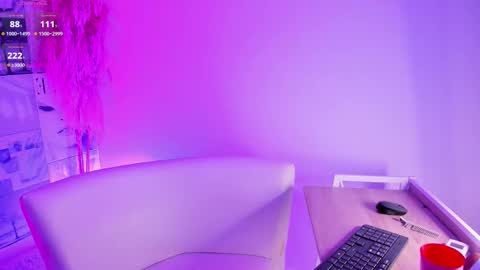 Leana online show from 10-23-25, 09:02